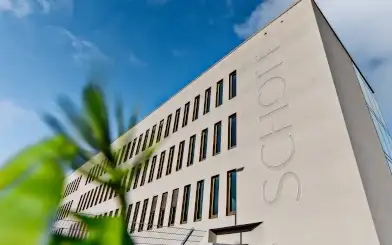 肖特医药总部的外部视图