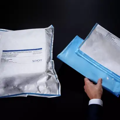 SCHOTT iQ® Integribag 设计，旁边是两个单独的袋子。