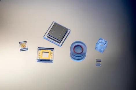 "Glass-to-glass sealed microelectronic packages with hermetic feedthroughs