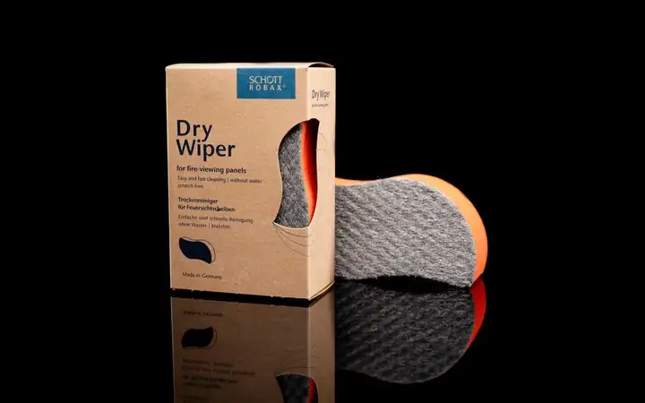 SCHOTT ROBAX® Dry Wiper cleaning sponge next to its packaging