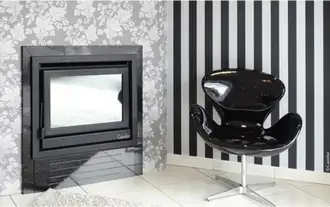 Fireplace fitted with a ROBAX® Mirror fire-viewing panel