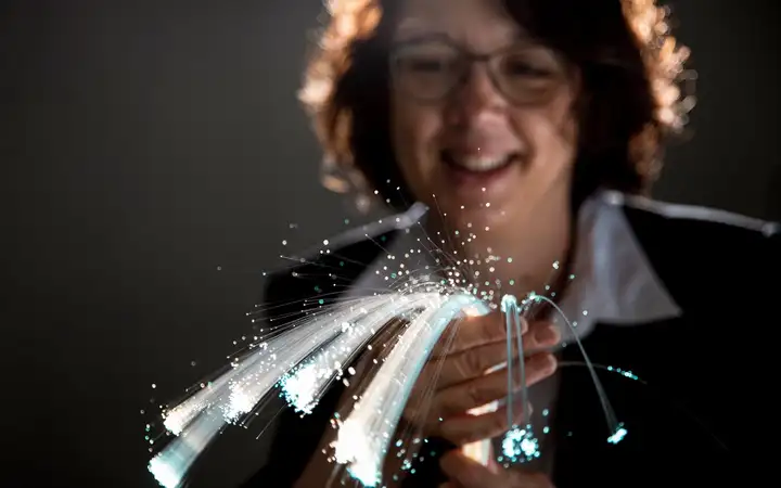 Karen Holst, Senior Product Manager Medical at SCHOTT Lighting and Imaging, with PURAVIS® glass optical fibers