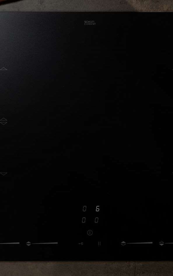 CERAN® matte line Kochfeld mit dunkler, matter Oberfläche in moderner Küchenumgebung, fotografiert in Aufsicht.