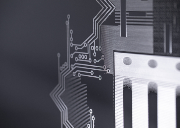 Glass panels that enable high-density interconnectors for advanced semiconductor packaging