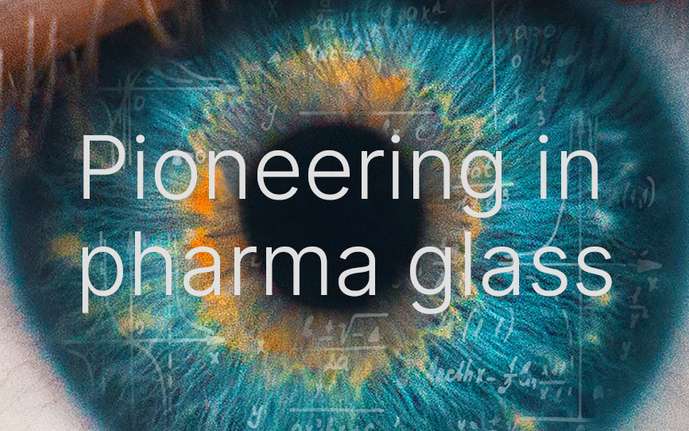 Human eye and a copy saying pioneering in pharmaglass and FIOLAX academy logo